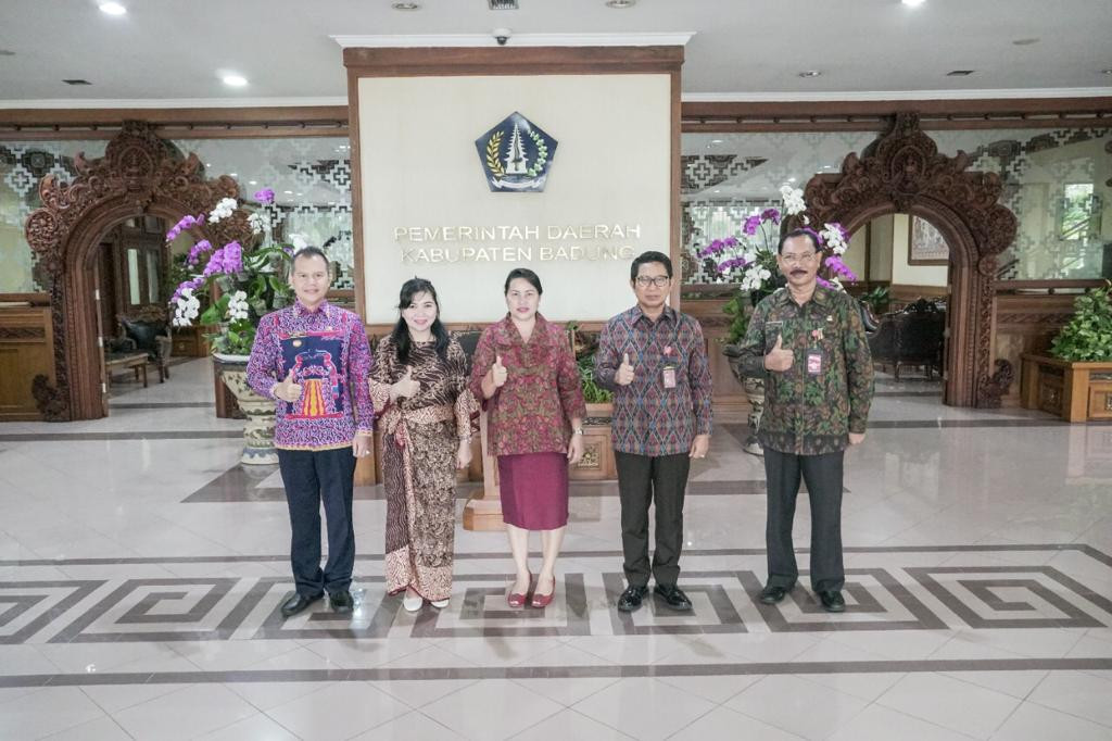 Sekda Badung Terima Kunjungan Bupati Gunung Mas dan Ketua Dekranasda Gunung Mas